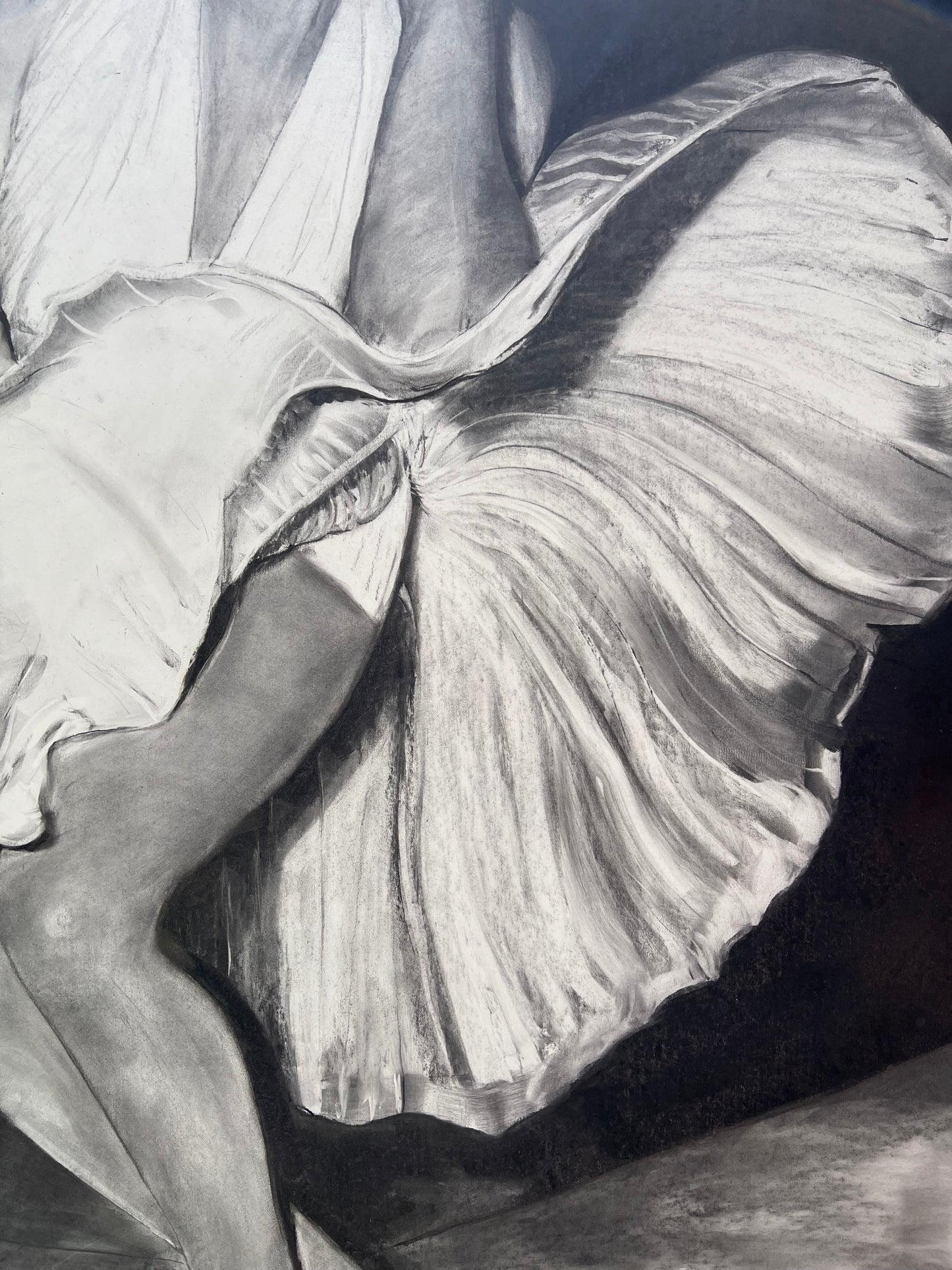  "Marilyn Monroe carboncillo - Detalle de textura y acabado artístico"